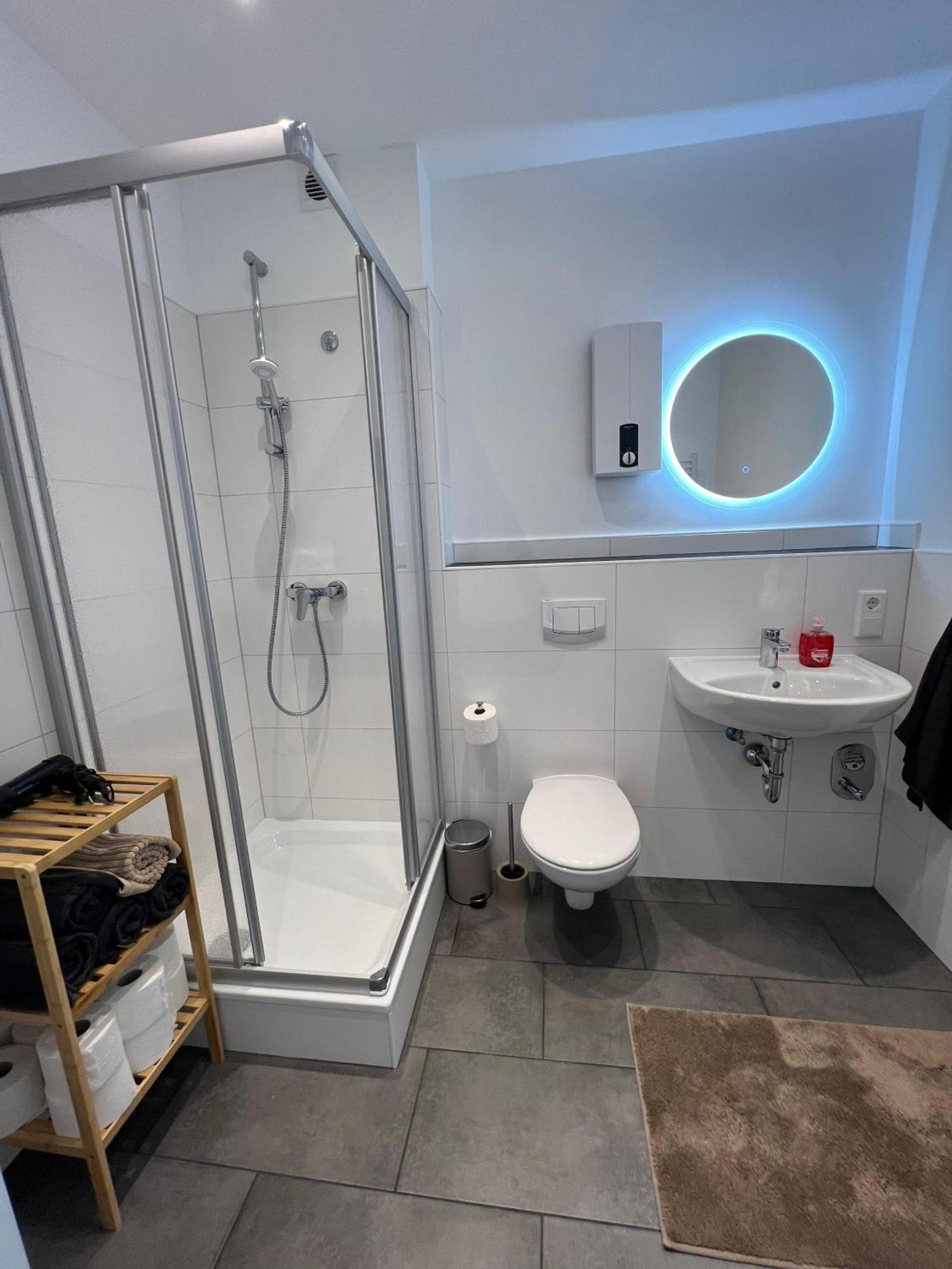 Gemuetliche 3-Zimmer-Wohnung Mit Panoramablick Und Kostenlosem Ueberdachten Parkplatz Winterberg Buitenkant foto