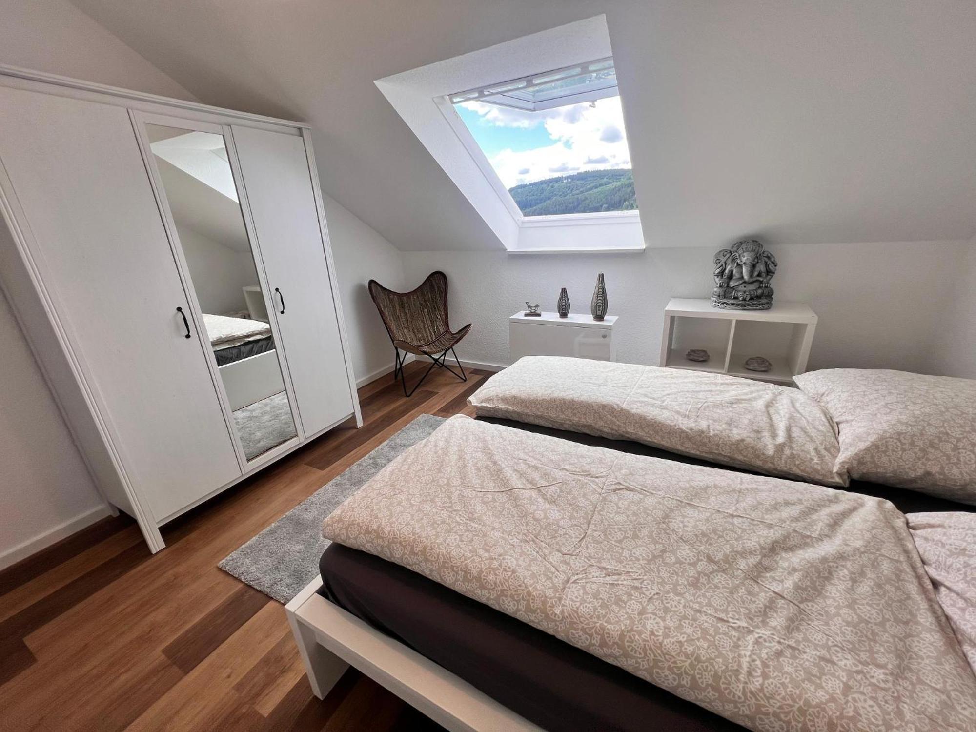 Gemuetliche 3-Zimmer-Wohnung Mit Panoramablick Und Kostenlosem Ueberdachten Parkplatz Winterberg Buitenkant foto