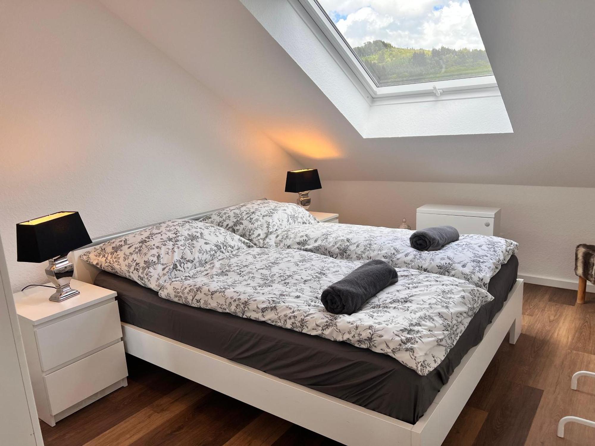 Gemuetliche 3-Zimmer-Wohnung Mit Panoramablick Und Kostenlosem Ueberdachten Parkplatz Winterberg Buitenkant foto