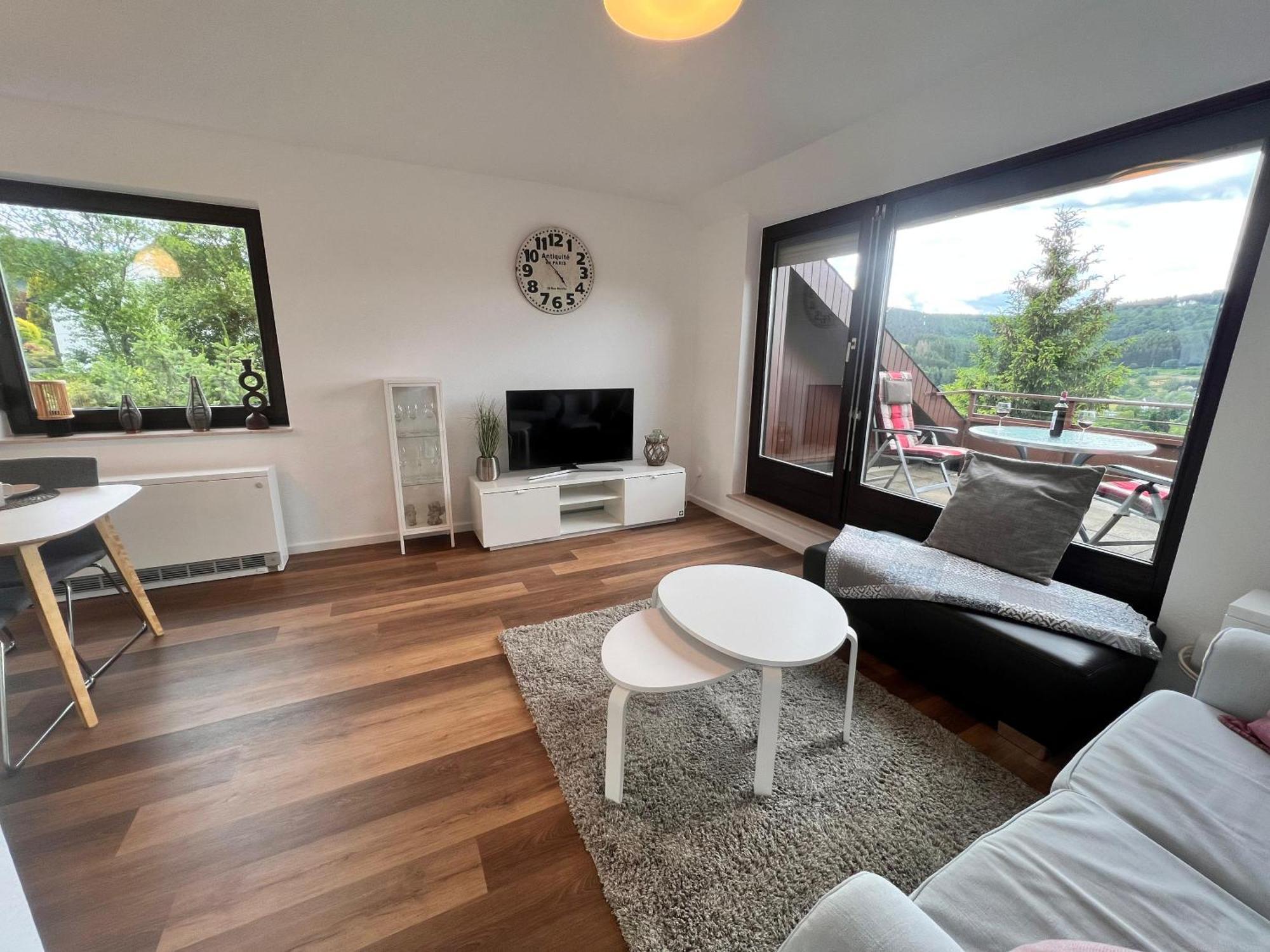 Gemuetliche 3-Zimmer-Wohnung Mit Panoramablick Und Kostenlosem Ueberdachten Parkplatz Winterberg Buitenkant foto