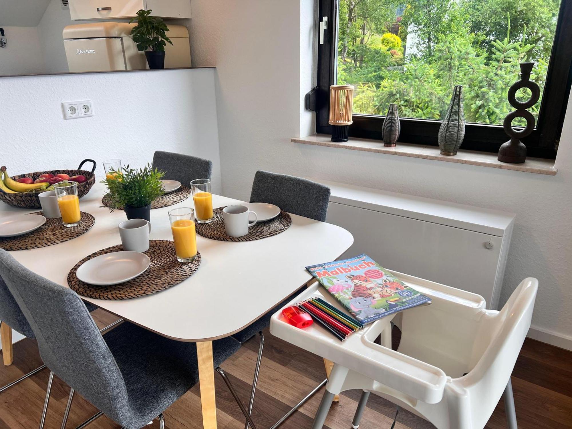 Gemuetliche 3-Zimmer-Wohnung Mit Panoramablick Und Kostenlosem Ueberdachten Parkplatz Winterberg Buitenkant foto